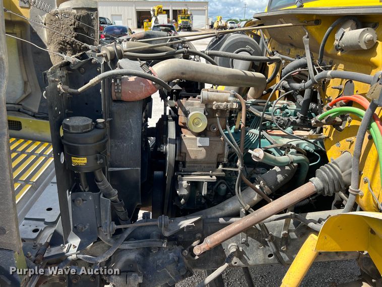 image for item HL9098 1993 International 4900  flatbed truck