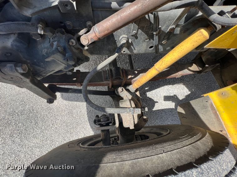 image for item HL9098 1993 International 4900  flatbed truck