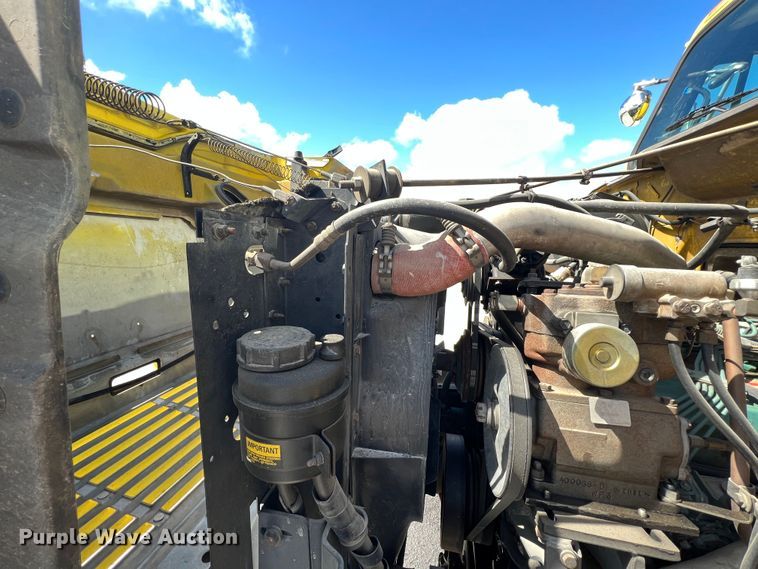 image for item HL9098 1993 International 4900  flatbed truck