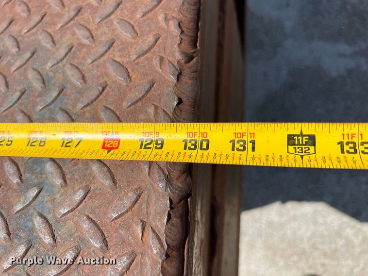 image for item HL9098 1993 International 4900  flatbed truck