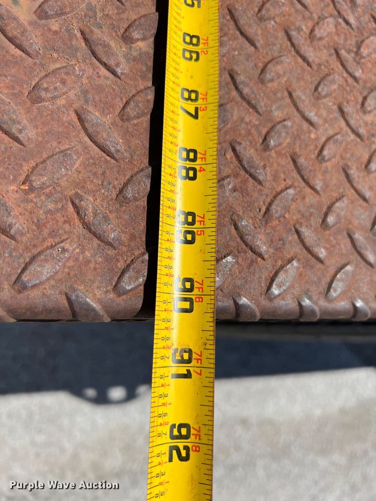 image for item HL9098 1993 International 4900  flatbed truck