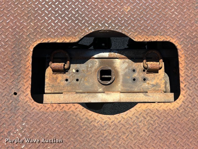 image for item HL9098 1993 International 4900  flatbed truck