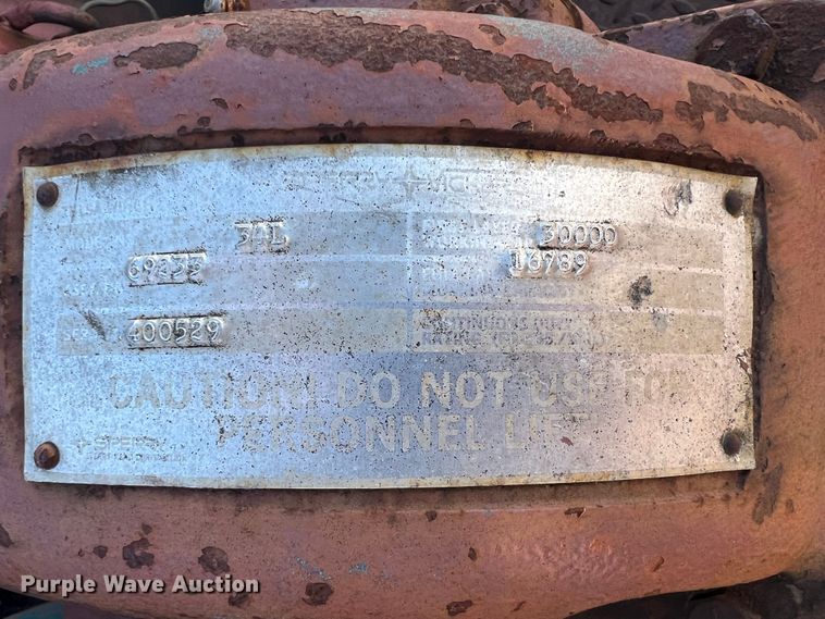 image for item HL9098 1993 International 4900  flatbed truck