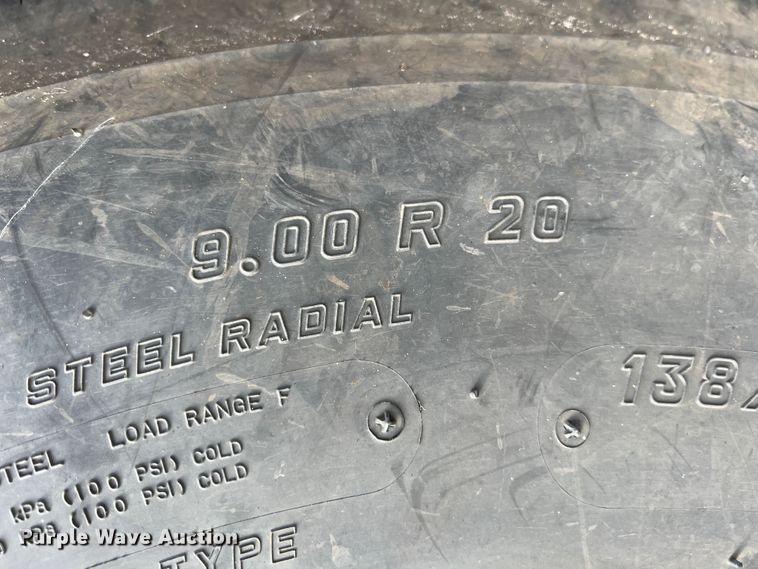 image for item HL9098 1993 International 4900  flatbed truck