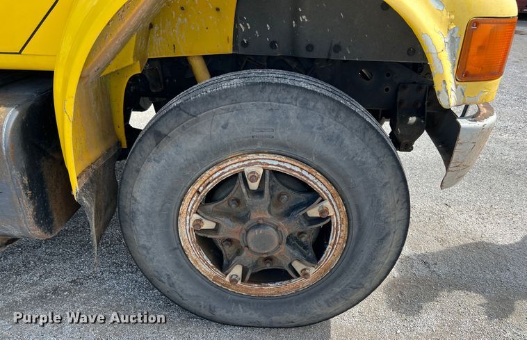 image for item HL9098 1993 International 4900  flatbed truck