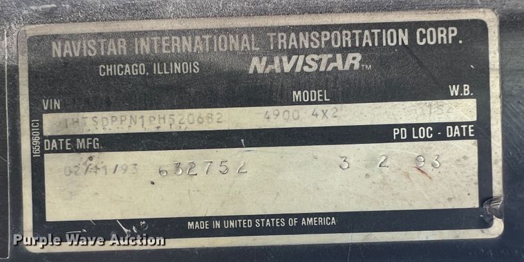 image for item HL9098 1993 International 4900  flatbed truck