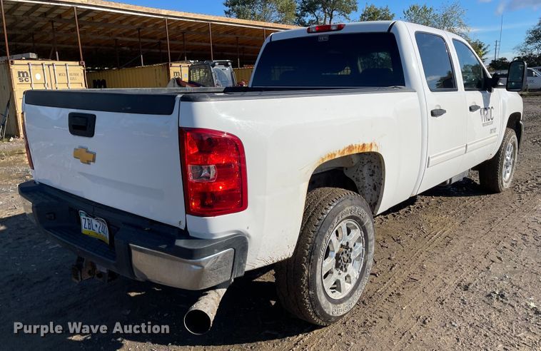 image for item IK9601 2011 Chevrolet Silverado 2500HD  Crew Cab pickup truck