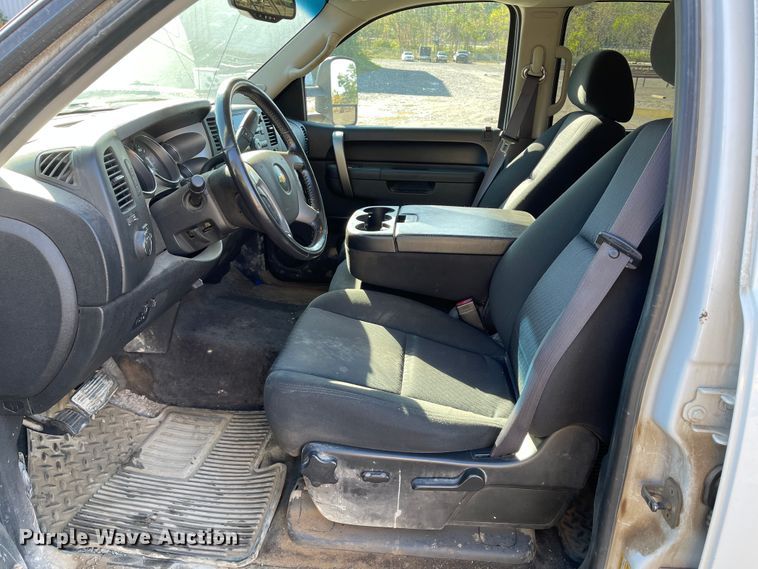 image for item IK9601 2011 Chevrolet Silverado 2500HD  Crew Cab pickup truck