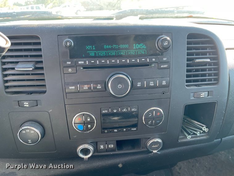 image for item IK9601 2011 Chevrolet Silverado 2500HD  Crew Cab pickup truck