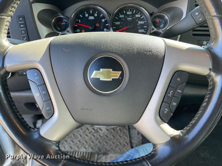 image for item IK9601 2011 Chevrolet Silverado 2500HD  Crew Cab pickup truck