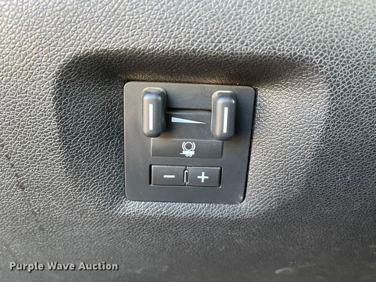 image for item IK9601 2011 Chevrolet Silverado 2500HD  Crew Cab pickup truck