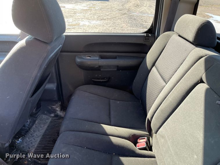 image for item IK9601 2011 Chevrolet Silverado 2500HD  Crew Cab pickup truck