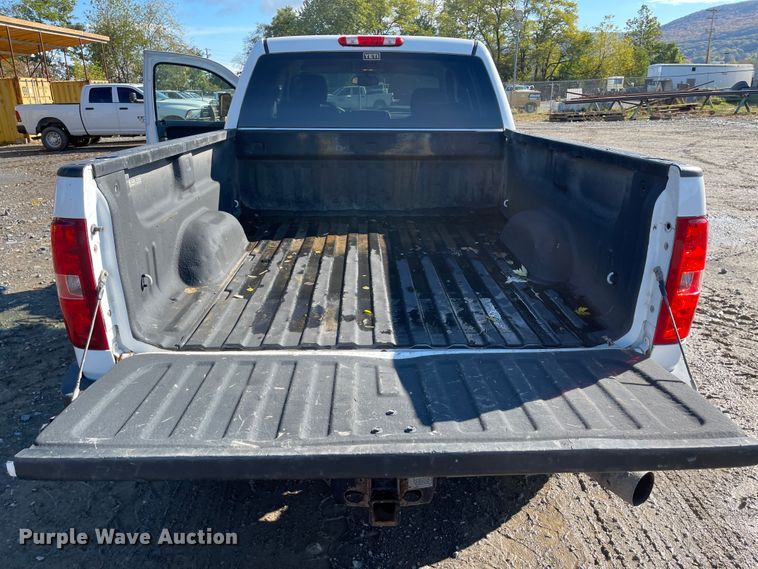 image for item IK9601 2011 Chevrolet Silverado 2500HD  Crew Cab pickup truck