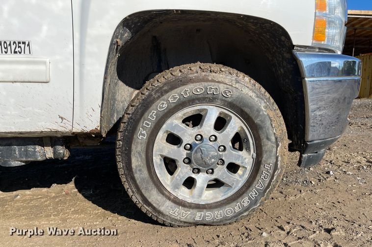 image for item IK9601 2011 Chevrolet Silverado 2500HD  Crew Cab pickup truck