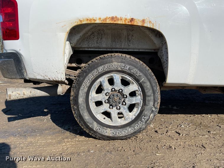 image for item IK9601 2011 Chevrolet Silverado 2500HD  Crew Cab pickup truck