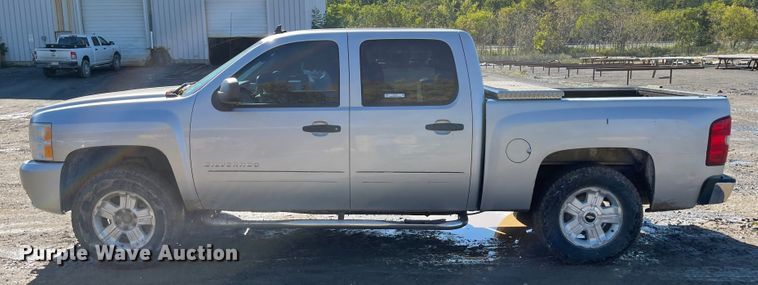 image for item IK9603 2010 Chevrolet Silverado 1500  Crew Cab pickup truck