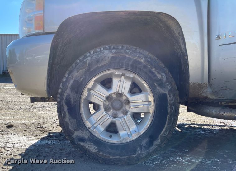 image for item IK9603 2010 Chevrolet Silverado 1500  Crew Cab pickup truck