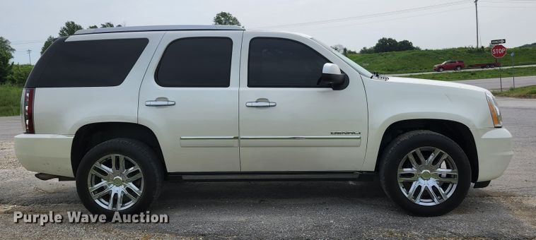 image for item JM9038 2011 GMC Yukon Denali  SUV