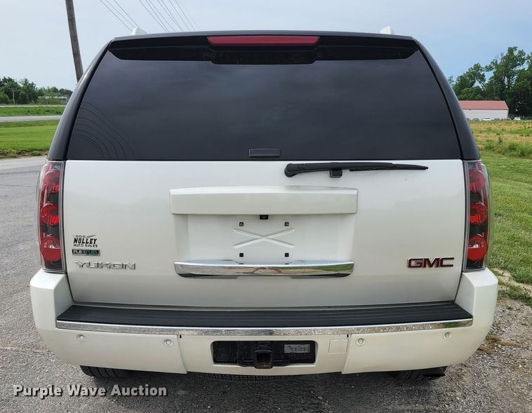 image for item JM9038 2011 GMC Yukon Denali  SUV