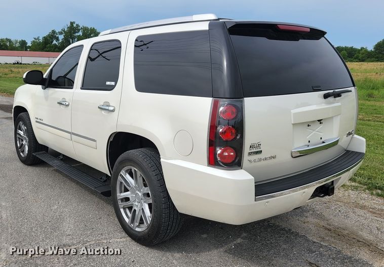 image for item JM9038 2011 GMC Yukon Denali  SUV