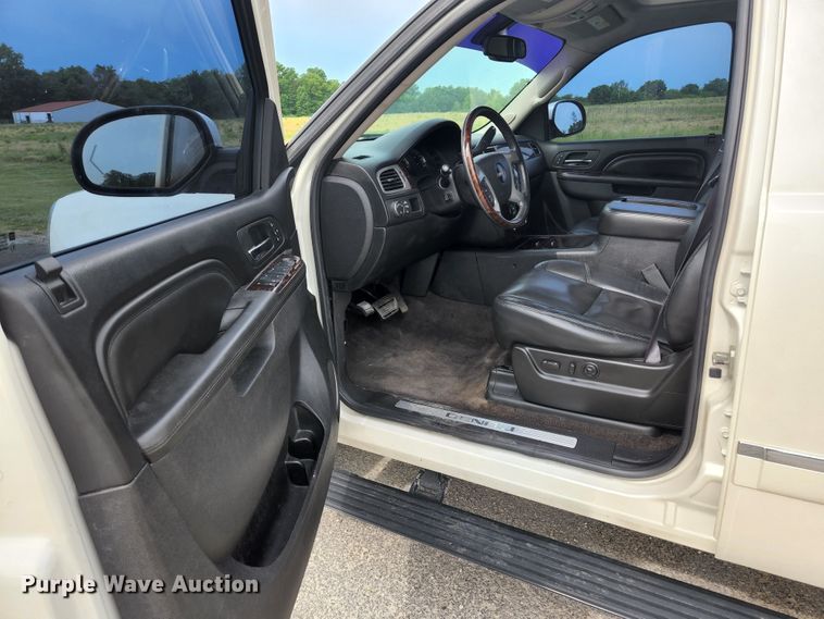 image for item JM9038 2011 GMC Yukon Denali  SUV