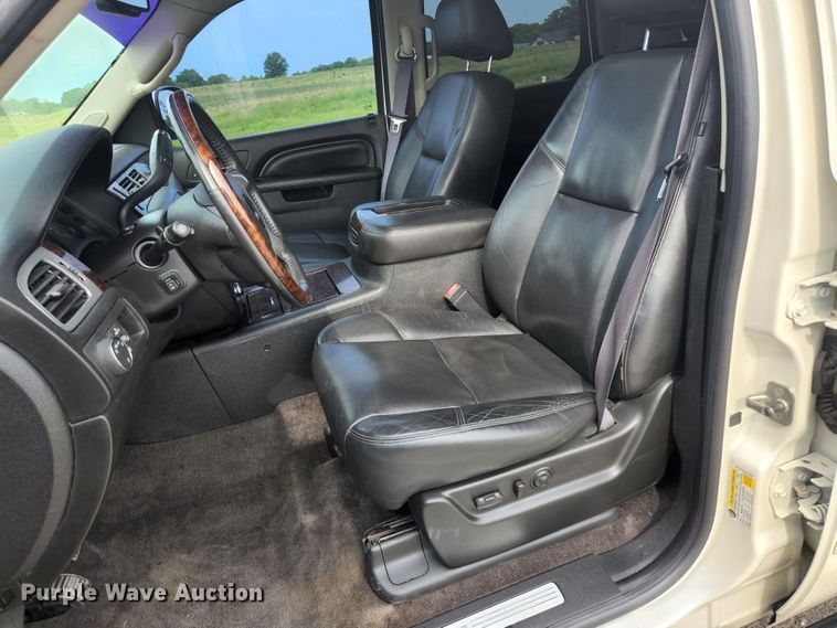 image for item JM9038 2011 GMC Yukon Denali  SUV