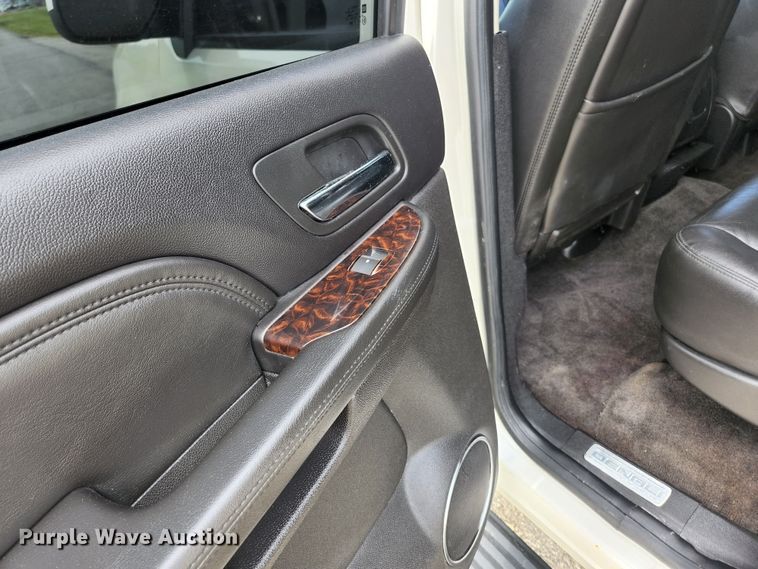 image for item JM9038 2011 GMC Yukon Denali  SUV