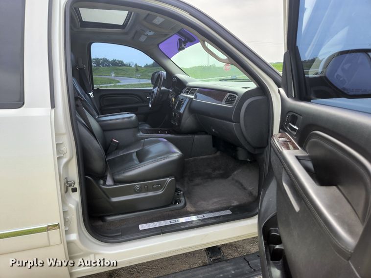 image for item JM9038 2011 GMC Yukon Denali  SUV