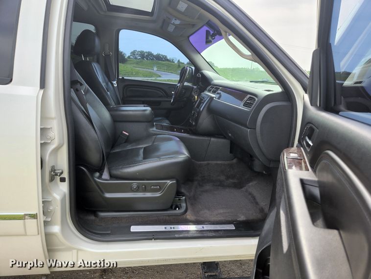 image for item JM9038 2011 GMC Yukon Denali  SUV