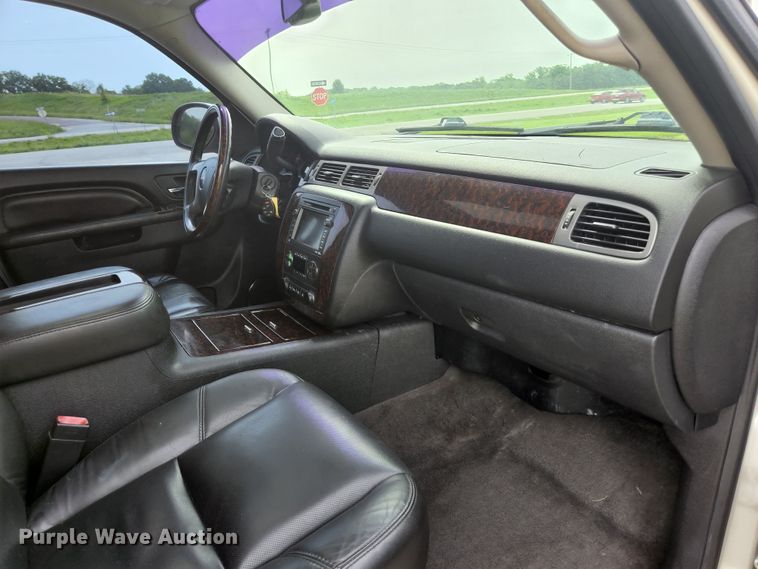 image for item JM9038 2011 GMC Yukon Denali  SUV