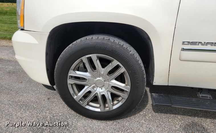 image for item JM9038 2011 GMC Yukon Denali  SUV