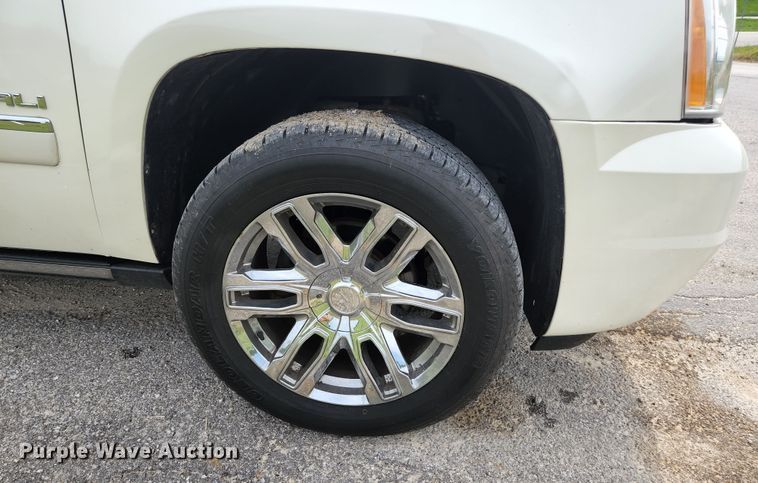 image for item JM9038 2011 GMC Yukon Denali  SUV