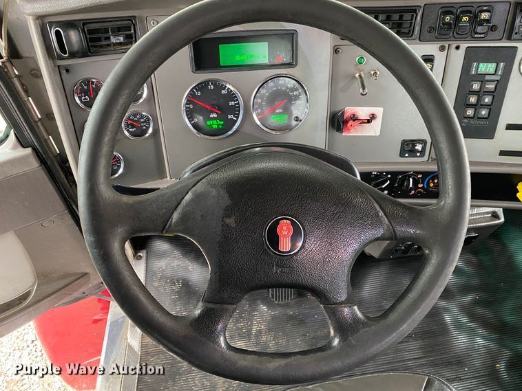 image for item JN9248 2013 Kenworth T370  car carrier truck