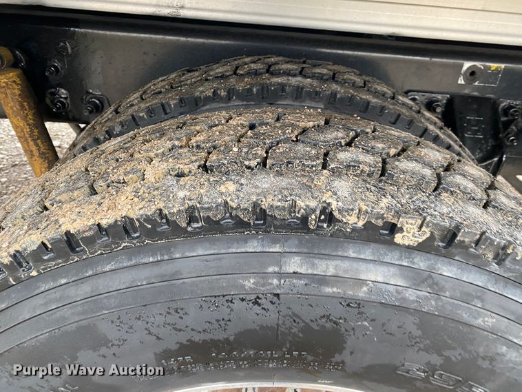 image for item JN9248 2013 Kenworth T370  car carrier truck