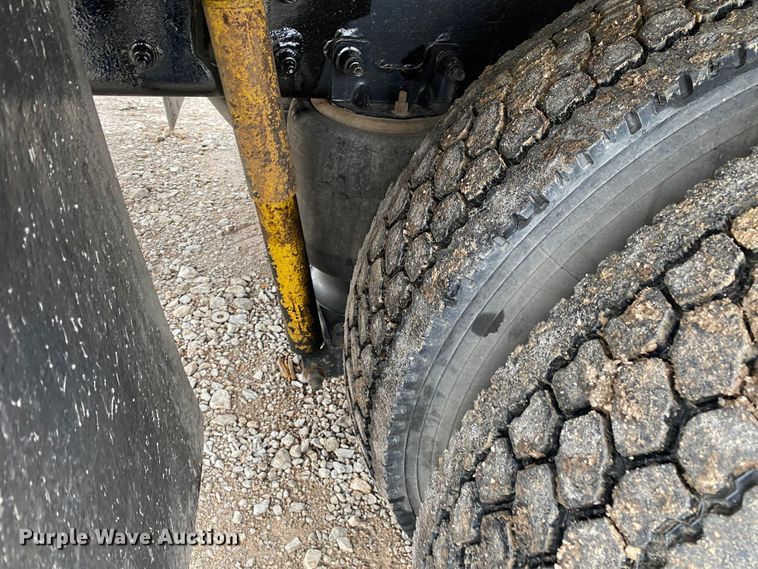 image for item JN9248 2013 Kenworth T370  car carrier truck