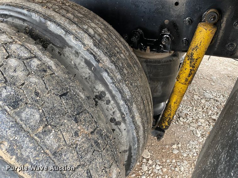 image for item JN9248 2013 Kenworth T370  car carrier truck