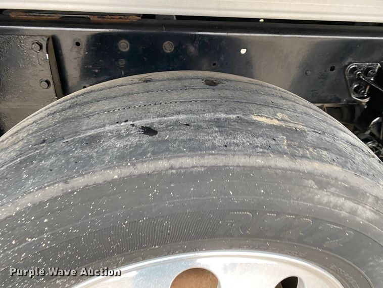 image for item JN9248 2013 Kenworth T370  car carrier truck