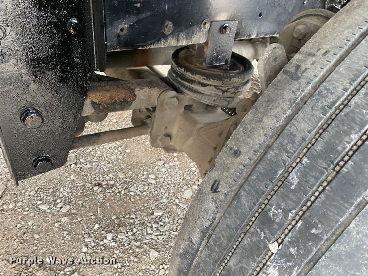 image for item JN9248 2013 Kenworth T370  car carrier truck