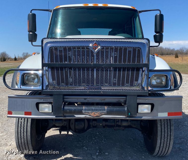 image for item JN9260 2003 International 7400  Crew Cab flatbed truck