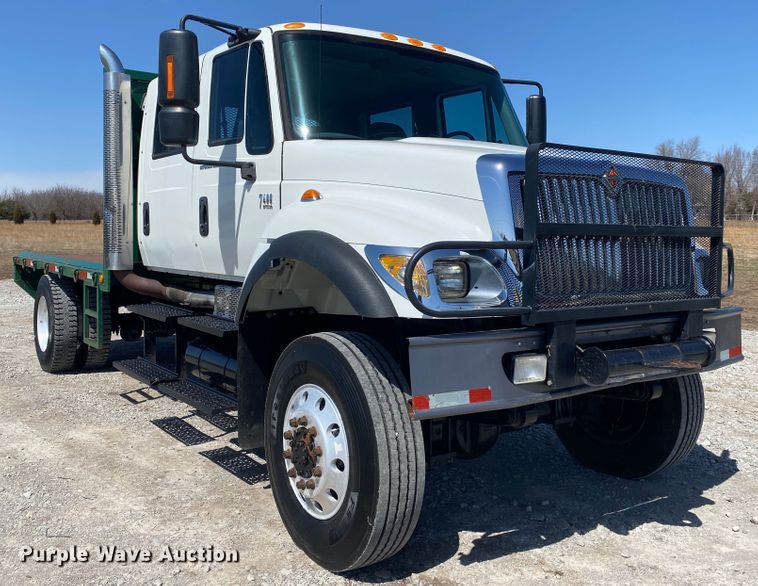 image for item JN9260 2003 International 7400  Crew Cab flatbed truck