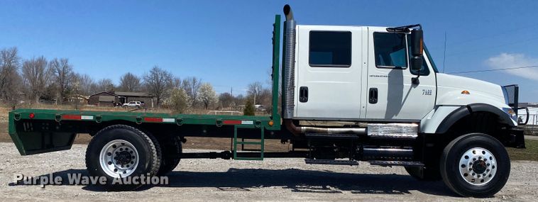 image for item JN9260 2003 International 7400  Crew Cab flatbed truck