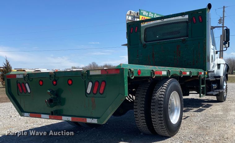 image for item JN9260 2003 International 7400  Crew Cab flatbed truck