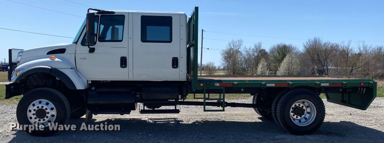 image for item JN9260 2003 International 7400  Crew Cab flatbed truck