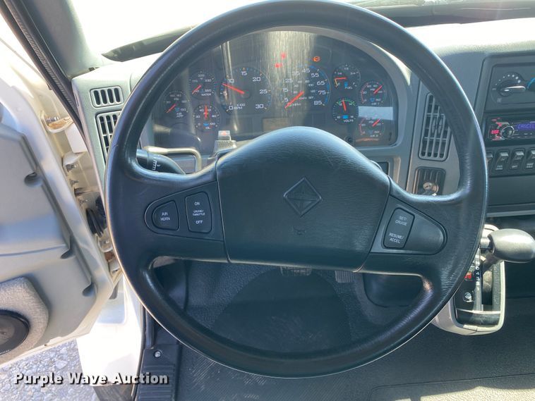 image for item JN9260 2003 International 7400  Crew Cab flatbed truck