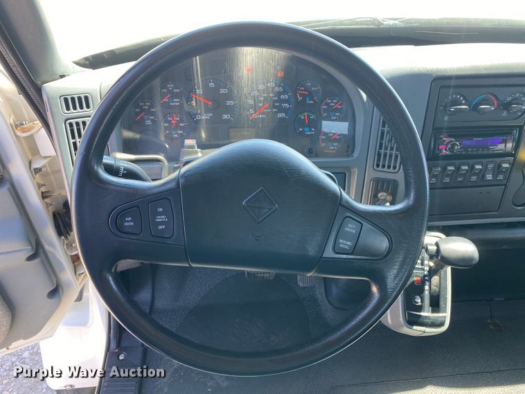 image for item JN9260 2003 International 7400  Crew Cab flatbed truck