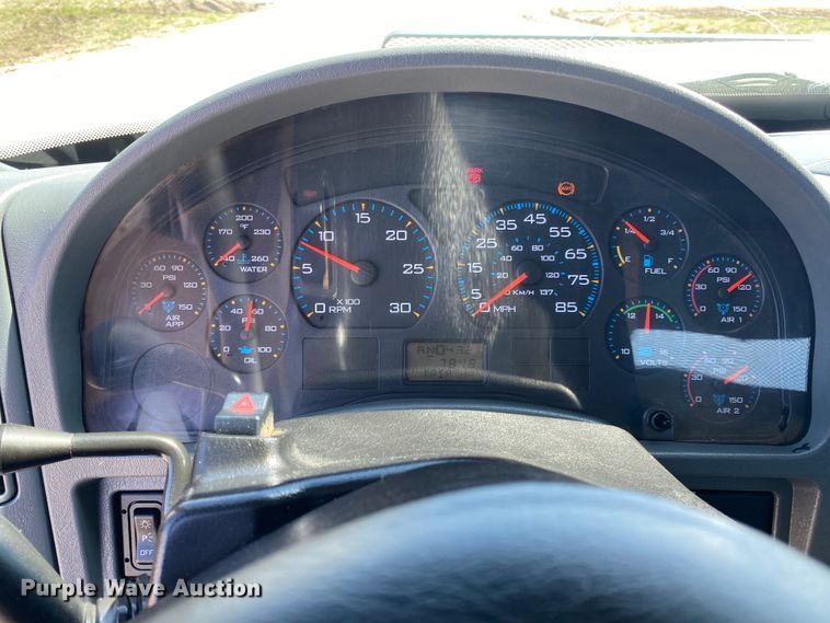 image for item JN9260 2003 International 7400  Crew Cab flatbed truck