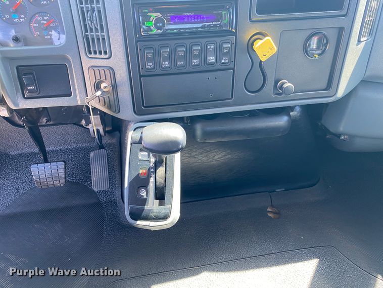 image for item JN9260 2003 International 7400  Crew Cab flatbed truck