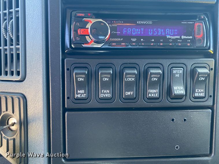 image for item JN9260 2003 International 7400  Crew Cab flatbed truck