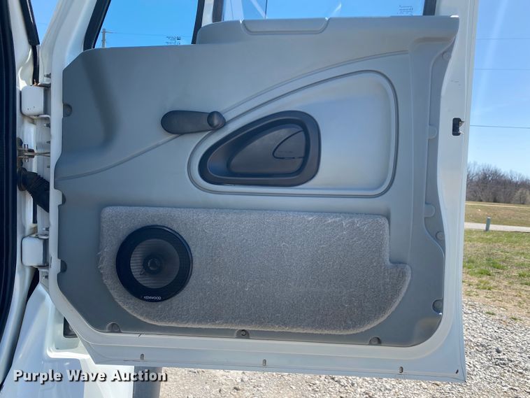 image for item JN9260 2003 International 7400  Crew Cab flatbed truck