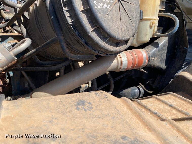 image for item JN9260 2003 International 7400  Crew Cab flatbed truck